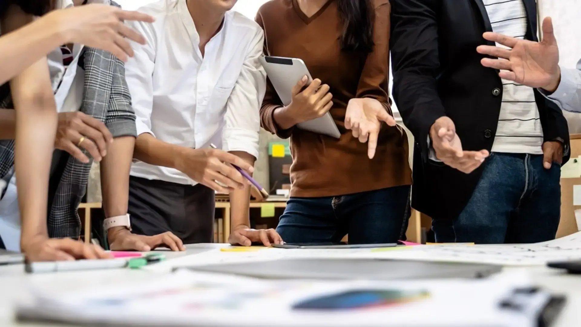 workplace-conflict-resolution-leadership-team-collaboration